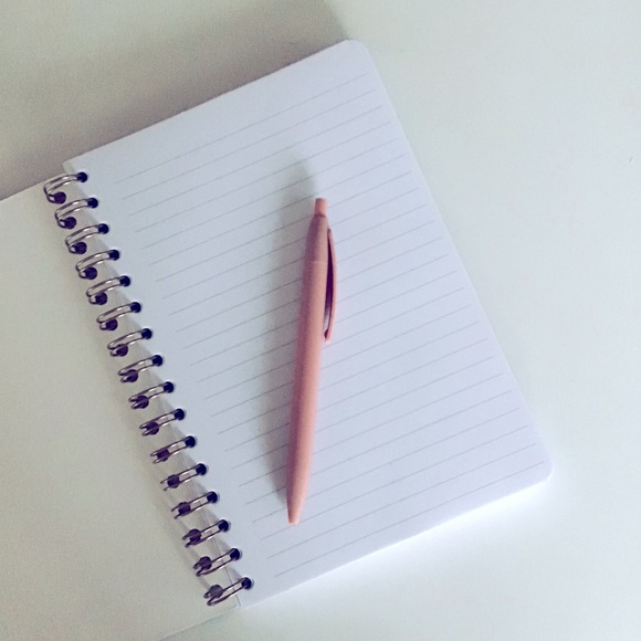 πΈπ Pretty in Pink Notebook + Pen Set - Picture 2 of 4